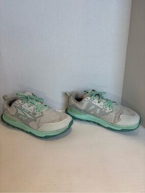 Altra Lone Peak Trail Running Shoes size 9